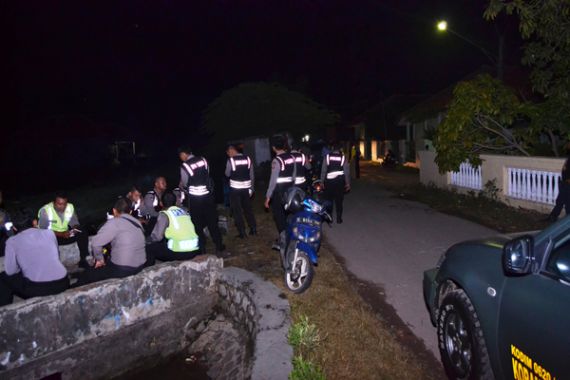 2 Desa Tawuran, 3 Rumah Rusak, Polisi dan TNI Siaga - JPNN.COM