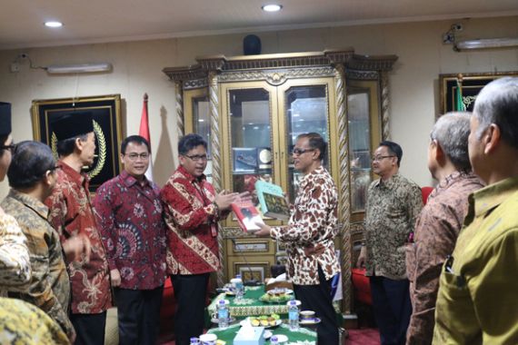 Kunjungi PP Muhammadiyah, PDIP Temukan Sesuatu yang Hilang dalam Sejarah - JPNN.COM