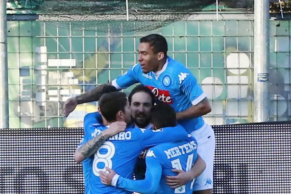 Pesta Gol ke Gawang Tim Zona Degradasi, Napoli Puncaki Serie A - JPNN.COM