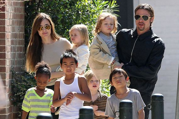 Happy Family: Angelina dan Brad Pitt Bakal Adopsi Anak Keempat..So, 7 Semuanya - JPNN.COM