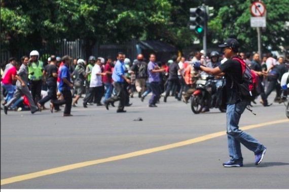 Saksi Teror: Pelaku Jago Nembak, Masih Muda - JPNN.COM