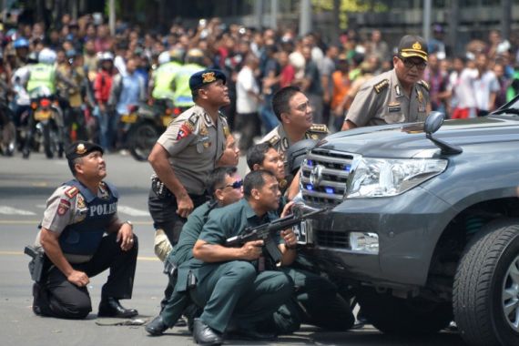 Santoso: Ketakutan! Polisi Lari, Lepas Rompi, Sembunyi di Lemari - JPNN.COM