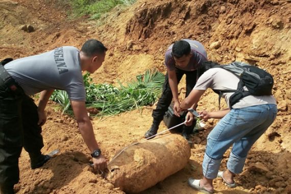 Bom Aktif Peninggalan PD II Gegerkan Abepura, Lihat Besarnya - JPNN.COM