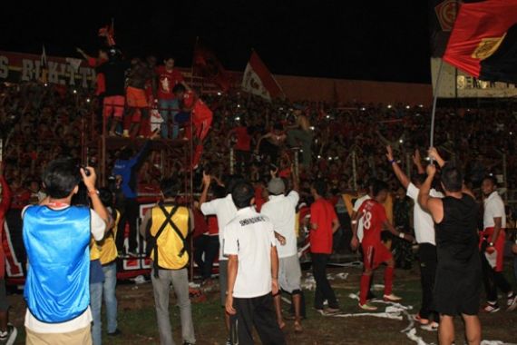 Ah, Suporter Semen Padang FC yang Berangkat Hanya Segini - JPNN.COM