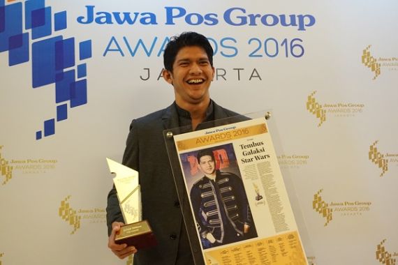 Penghargaan dari Jawa Pos Group Bikin Iko Uwais Makin Semangat - JPNN.COM