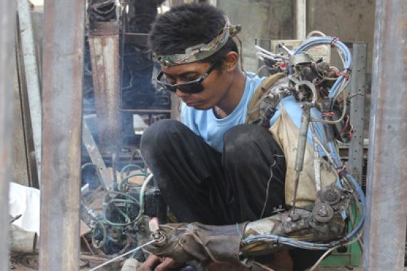 10 Keanehan Tangan Robot Milik Tawan Si Iron Man Bali - JPNN.COM