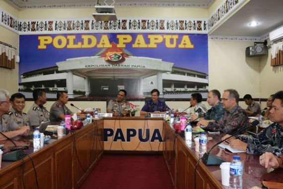AS Cemaskan Warganya di Freeport Papua - JPNN.COM