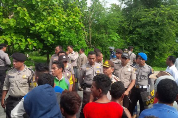 Mencekam, Polisi dan TNI Masih Berjaga-jaga di Lokasi - JPNN.COM