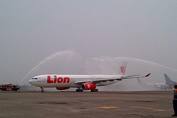 Gara-gara Brownies, Lion Air Surabaya-Palu Mendarat di Makassar - JPNN.COM