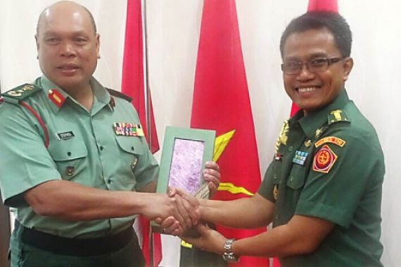 Atase Pertahanan RI di Kuala Lumpur Temui Dua Jenderal Malaysia - JPNN.COM