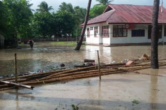 Ratusan Rumah Warga Terendam Banjir - JPNN.COM