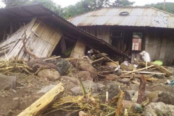 Puluhan Rumah Warga Hanyut Dihantam Banjir Bandang - JPNN.COM