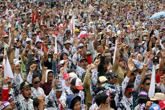 Honorer K2 Mulai ke Jakarta, Ada yang Pakai Kapal, Rela Jual Apa Saja - JPNN.COM