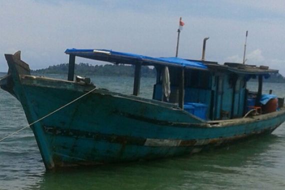 TNI AL Amankan Kapal Tangkap Ikan Pakai Bom - JPNN.COM