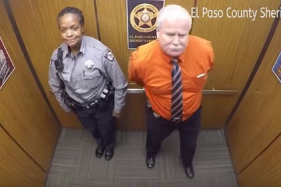 Kocak Banget! Video Hari Terakhir Seorang Polisi di Kantornya - JPNN.COM