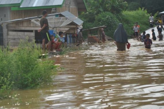 Kemendes PDTT Respons Korban Banjir di Musi Banyuasin - JPNN.COM