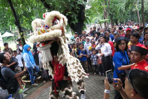 Luar Biasa! Pengunjung Kebun Binatang Surabaya Membeludak - JPNN.COM