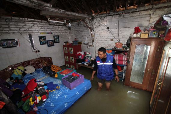 Mojokerto Dikepung Banjir, 4 Kecamatan Terendam - JPNN.COM