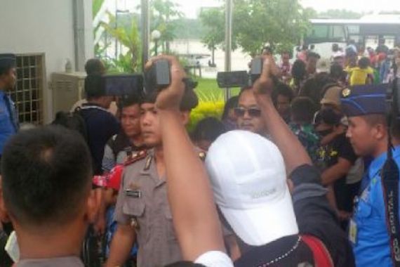 Begini Dinsos Riau Ladeni 50 Orang Eks Gafatar Setibanya di Pekanbaru - JPNN.COM