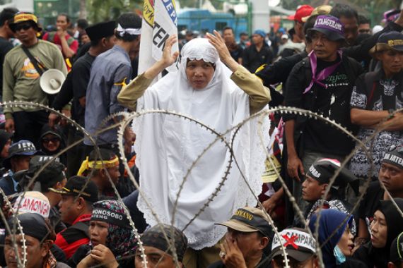 Gagal Bertemu Jokowi, Ribuan Honorer K2 Lanjutkan Aksinya - JPNN.COM