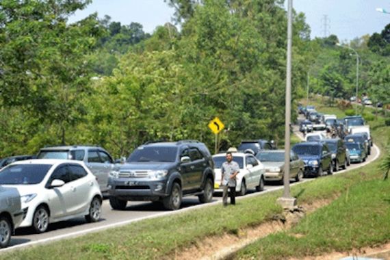 Dihantui Macet, BP Batam Minta Pusat Kurangi Kuota Mobil - JPNN.COM