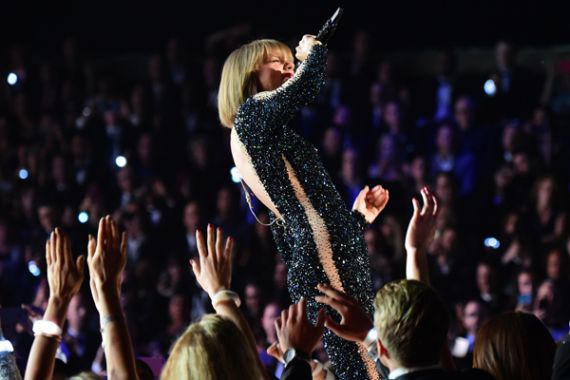 Tepuk Tangan..Taylor Swift Dapat 2 Grammys 2016 - JPNN.COM