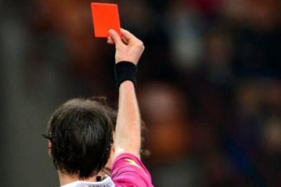 Dor Dor Dor! Wasit Tewas Ditembak Pemain yang Kena Kartu Merah - JPNN.COM