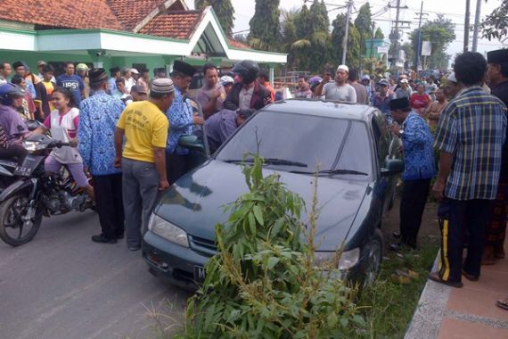 Misterius..Dibacok, Berlumuran Darah, Diseret, Dibacok Lagi - JPNN.COM