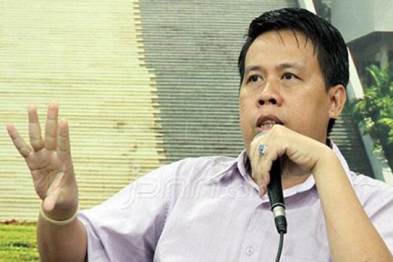 Bang Uchok Minta Publik Aktif Kejar Petugas Pajak yang Korup - JPNN.COM