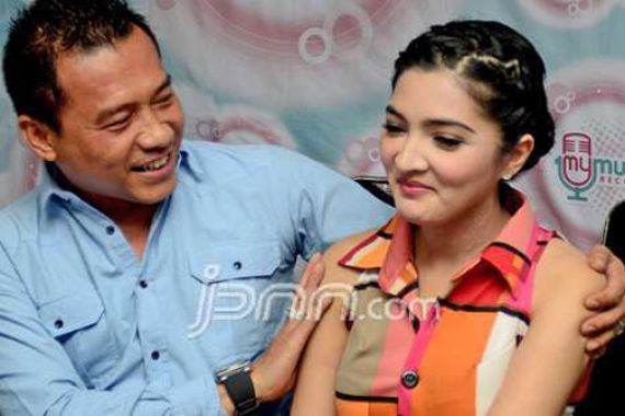 Biar Cepat, Ashanty: Sini, Aku yang Pegang Saja - JPNN.COM