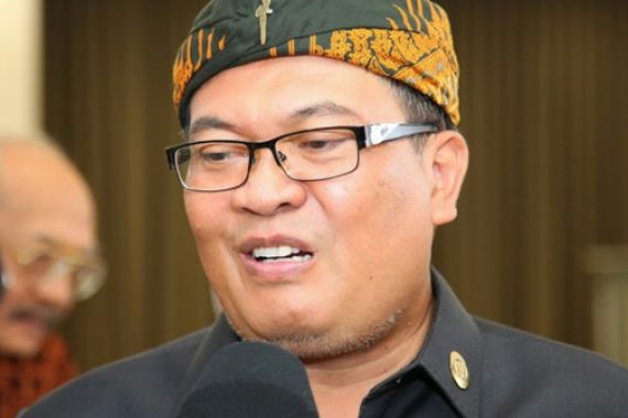 Datang Ingin Berguru, Wakil Wali Kota Bandung Ditolak Anak Buah Risma - JPNN.COM