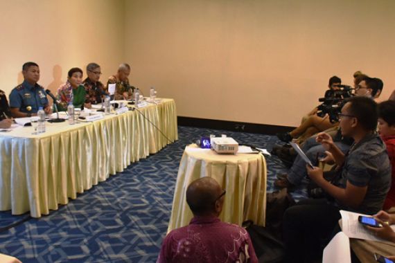 DUKUNG PENUH: Petinggi TNI AL Kawal Menteri Susi - JPNN.COM