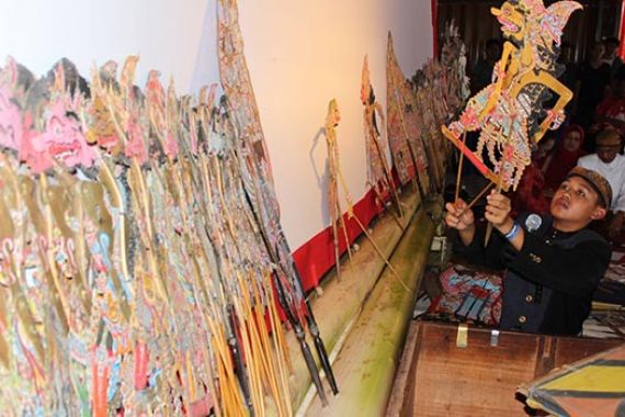 Sosialisasi Empat Pilar, Gelar Wayang Kulit - JPNN.COM