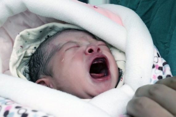 Baru Lahir, Bayi Ini Sudah Berumur 12 Tahun - JPNN.COM