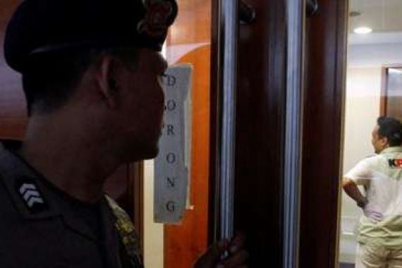 Ungkap Kasus Suap, KPK Geledah Rumah Pengusaha di Riau - JPNN.COM
