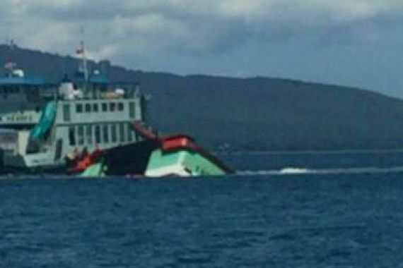 Innalillahi, Ibu dan Anak Korban Kapal Tenggelam Ditemukan Berpelukan - JPNN.COM
