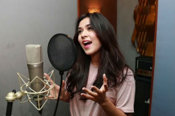 Raisa Jadi Seperti Anak SD Lagi - JPNN.COM