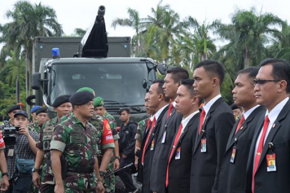 TNI-Polri Jaga Ketat Kawasan Senayan - JPNN.COM