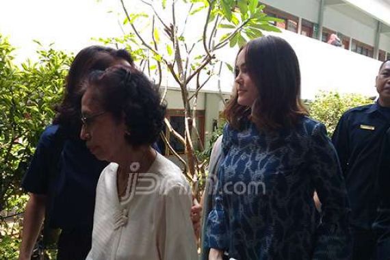 Digugat Cerai, Cathy Sharon Bantah Ini Penyebabnya - JPNN.COM