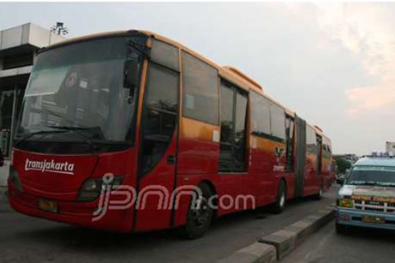 40 Sopir Bus Transjakarta Gugat PT. JMT, Ada Apa? - JPNN.COM