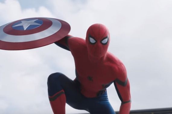Menegangkan! Spider Man Rebut Perisai Captain America - JPNN.COM
