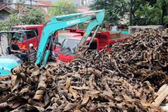 Pencurian Kulit Kabel, Polisi kini Sibuk di Gorong-gorong - JPNN.COM