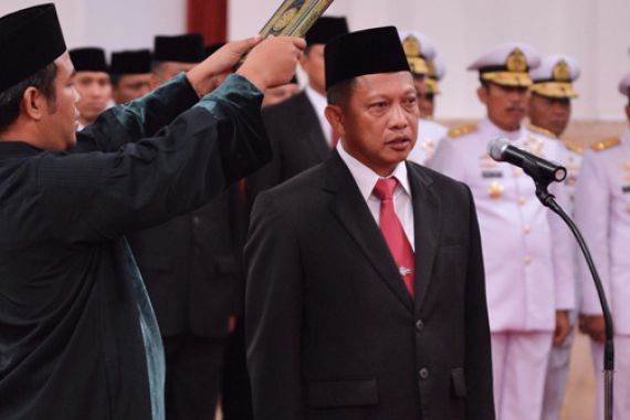 Dilantik, Irjen Tito Resmi jadi Kepala BNPT - JPNN.COM