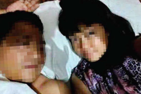 HEBOH: Foto Panas Anggota Dewan dan Perempuan di Kamar Beredar - JPNN.COM