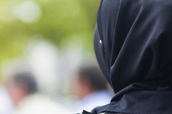 Guru Bahasa Inggris Cabul: Minta Siswi Buka Jilbab, Baju dan.... - JPNN.COM