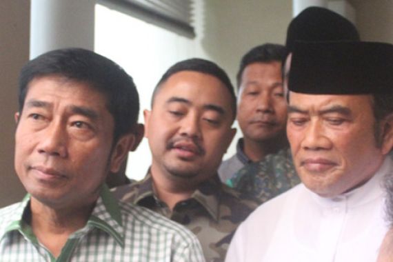 Minta Restu ke Rhoma Irama, Haji Lulung Nyanyikan Ani - JPNN.COM