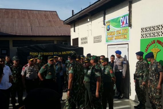 Mewakili Presiden, Panglima Tinjau Lokasi Jatuhnya Helikopter TNI AD - JPNN.COM