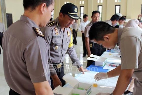 Positif Narkoba, Tiga Polisi Terancam Dipecat - JPNN.COM