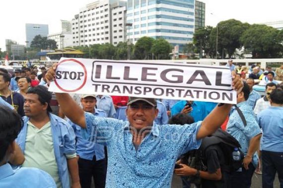 Demo 12.000 Orang, Tegang..Rusuh, 83 Ditangkap - JPNN.COM