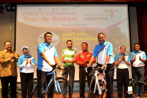 Menpar Arief Yahya Luncurkan Tour de Bintan di Balairung - JPNN.COM